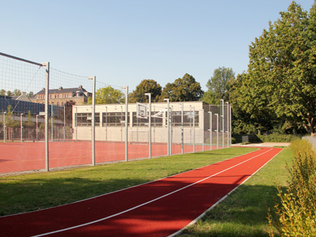 Rundlaufbahn und Ballspielfeld