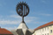 Bronzewappen am Brunnen